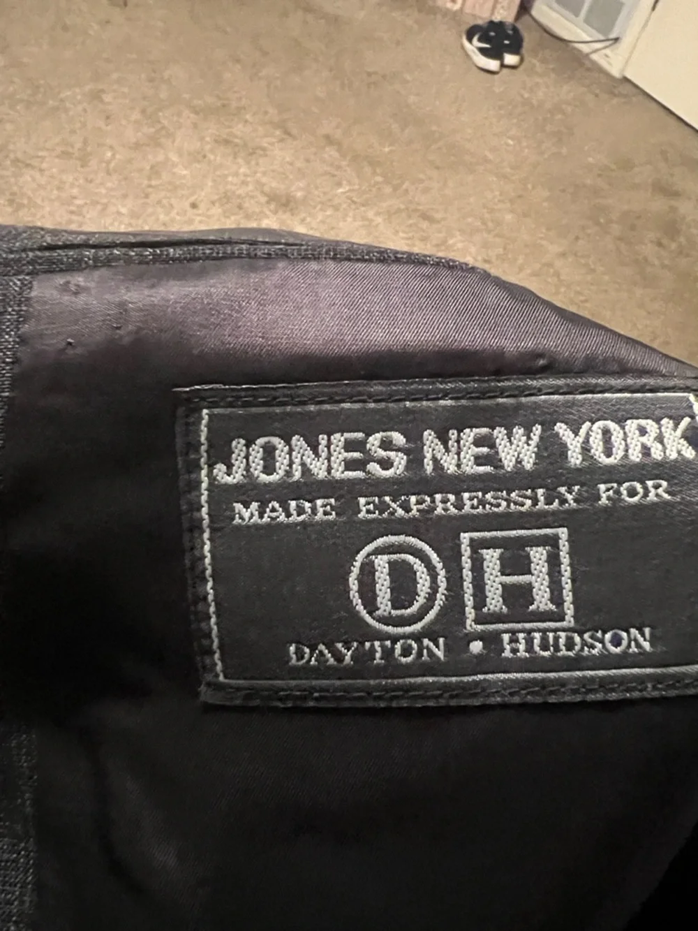 Jones New York dark gray single breasted suit. 100% wool gabardine.